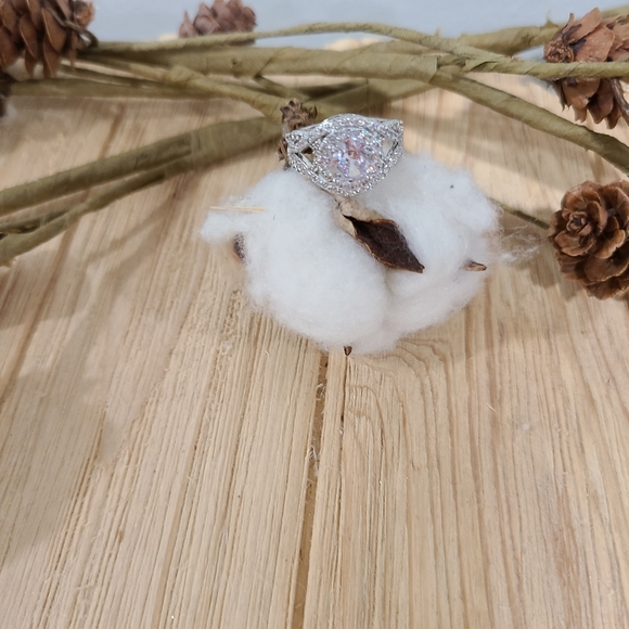 🤍🤍NEW🤍🤍BREATHTAKING!! WOW FACTOR!! CZ Silver Plated Ring🤍🤍 - Picture 13 of 16